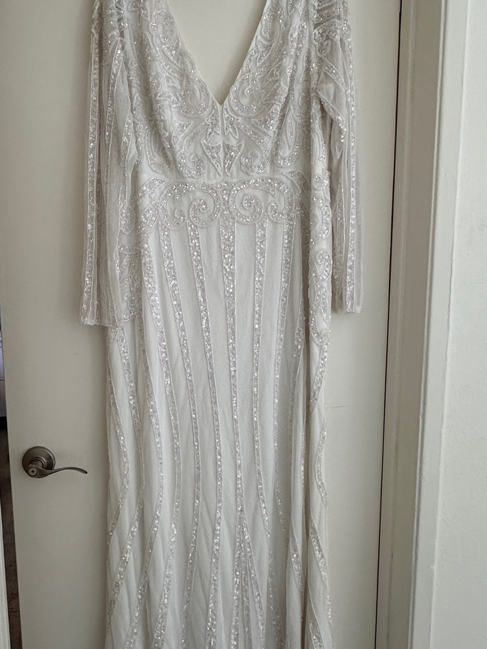 Wedding Dress Elegant Beaded Ivory Long Sleeve V-Neck Dress Size 2X